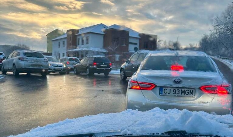 COMUNA FLOREȘTI PARALIZATĂ-BLOCATĂ | Unde-i Poliția Locală? Unde-i Primăria? IARNA NU-I CA VARA