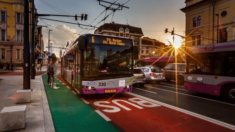 CLUJ-NAPOCA | Sprijin pentru pensionari cu privire la transportul public gratuit. A fost majorat plafonul de la care se acordă abonamente gratuite 