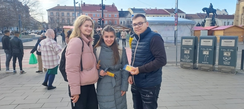 AUR Cluj | Am împărțit zâmbete și mărișoare tuturor domnișoarelor și doamnelor ce ne-au ieșit în cale