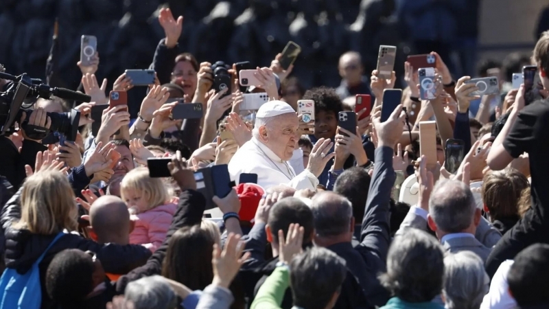 Papa Francisc prezent în piața Sfântului Petru cu ocazia sărbătorilor de Paște