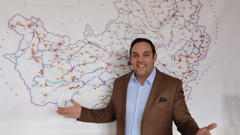 MIHAI CURTEANU | Clujul, orașul contrastelor, este cunoscut pentru abilitatea sa de a combina atât farmecul unei bule moderne, vibrantă și dinamică, cât și realitatea plină de istorie și autenticitate